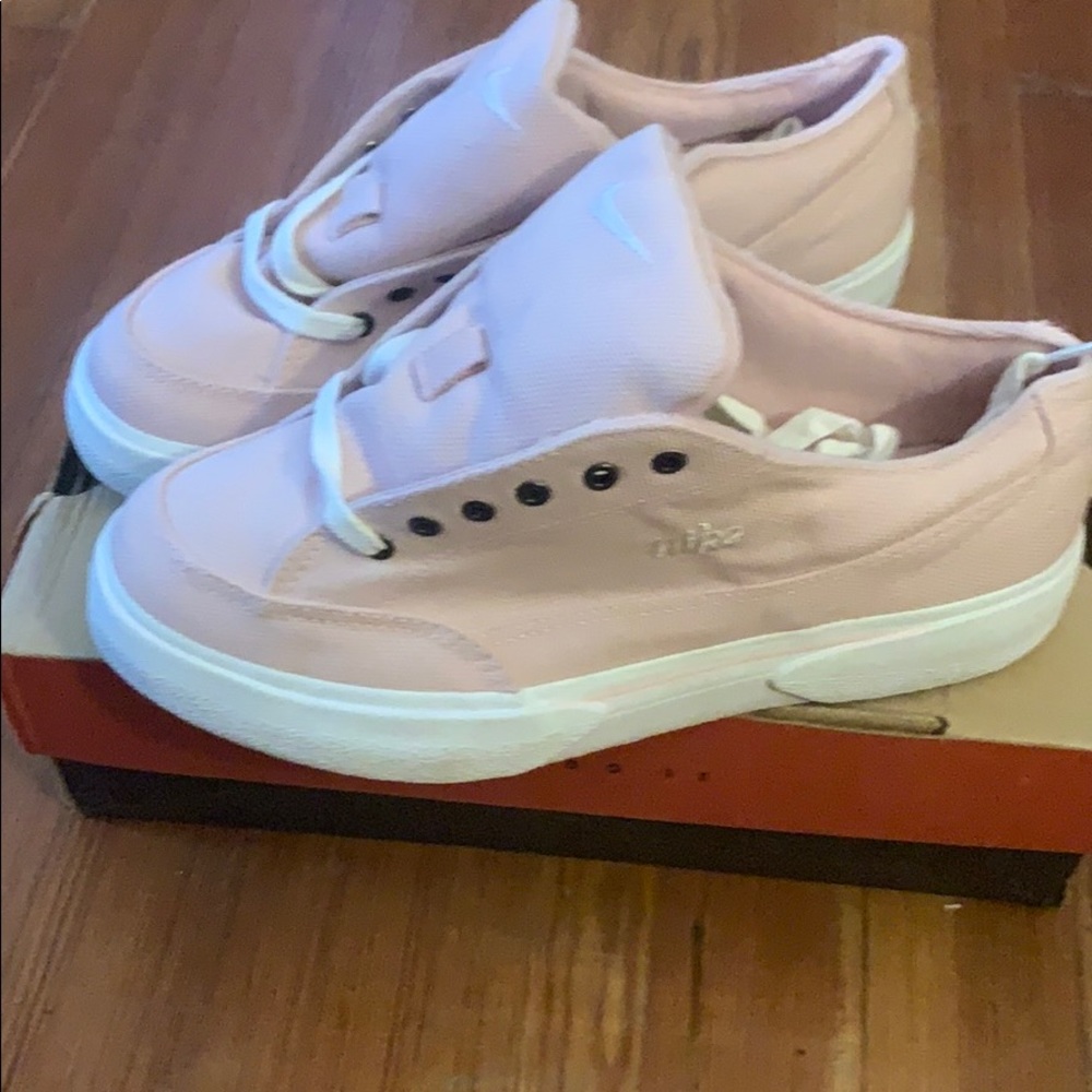 Nike sneakers size 7.5